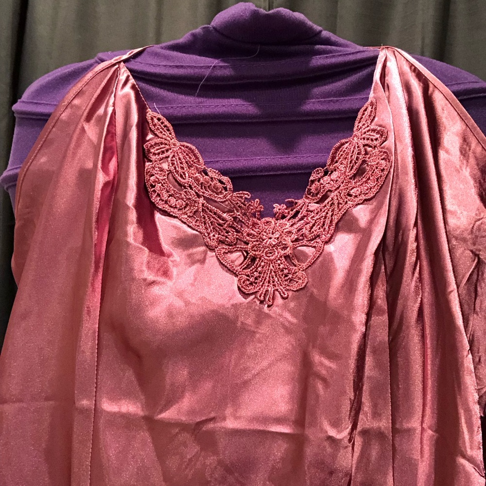 Vx Intimate Collection - Elegant Lace-Trimmed Nightgown - Pink